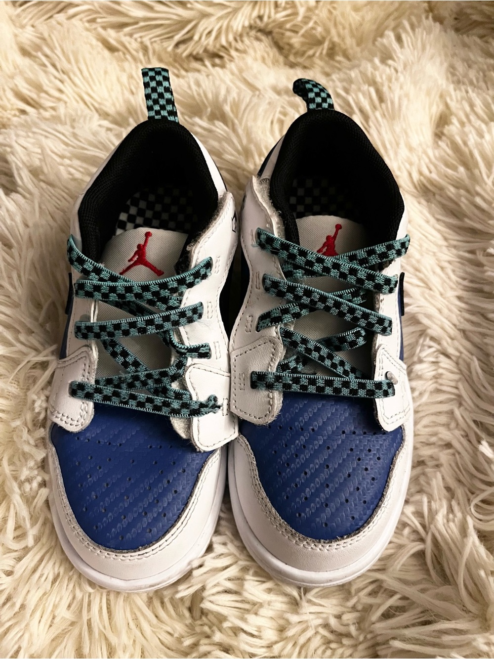 Jordan Kids Low-Top Sneakers in Blue, White and Teal Checker